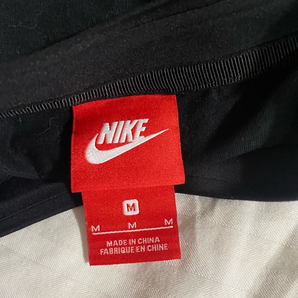 NWOT Unique Nike top - Picture 5 of 9